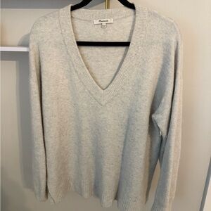Madewell Women's Light Gray V-Neck Sweater